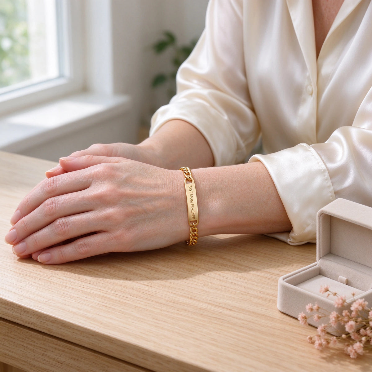 Custom Engraved Curb Chain Bracelet | Personalized Gold Bar Bracelet